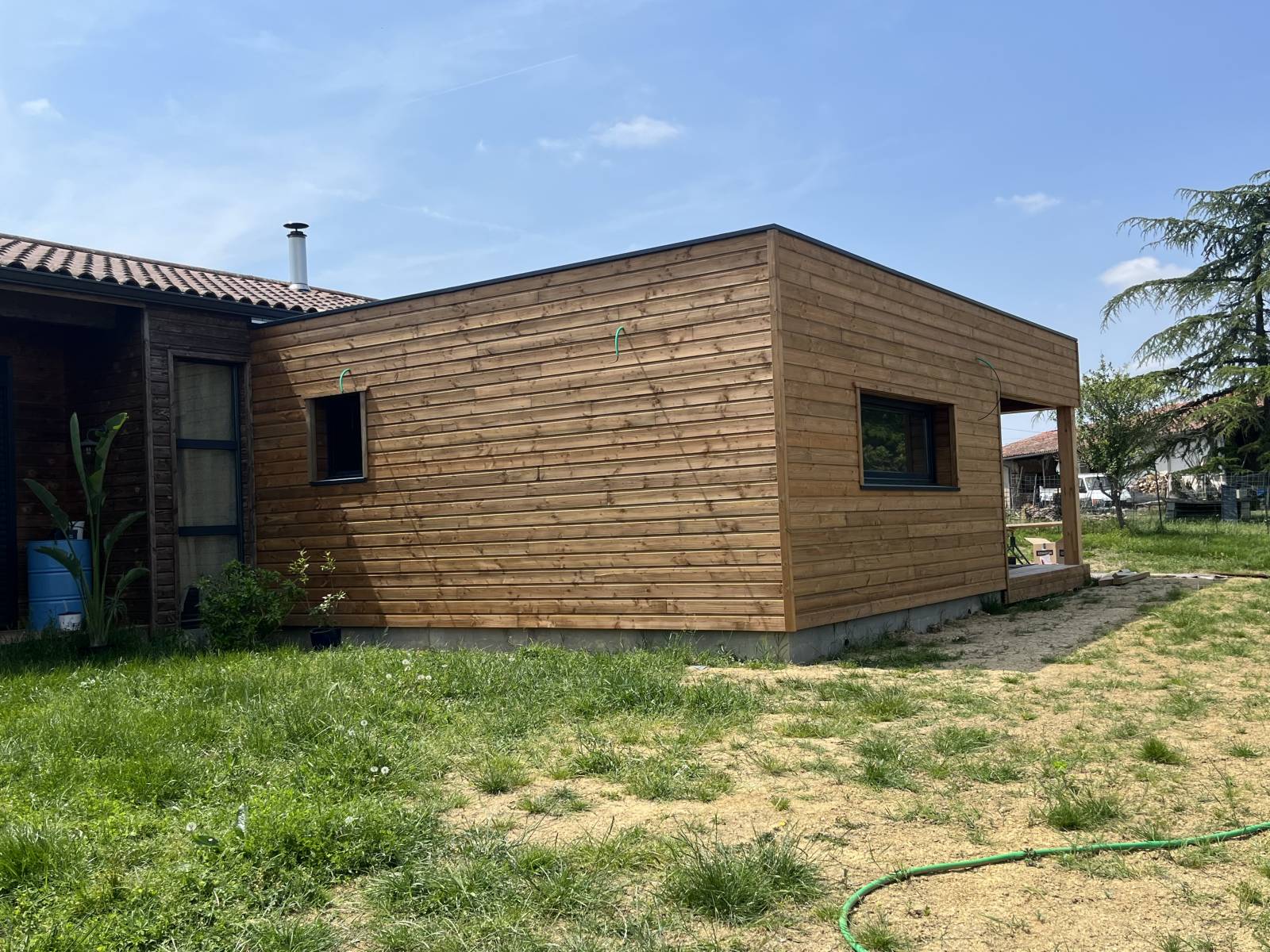 Extension de maison en ossature bois avec fabrication hors site et isolation biosourcée à Flourens en Haute-Garonne et ses environs
