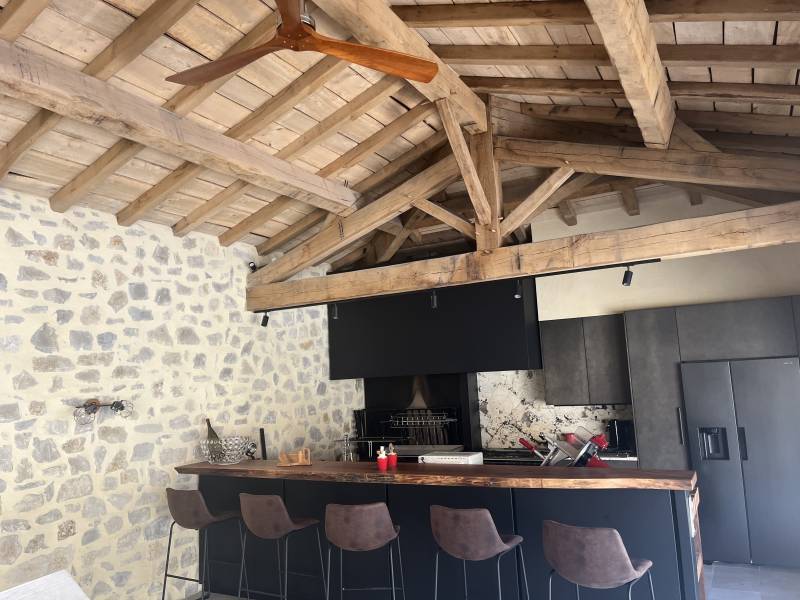 Rénovation de charpente traditionnelle en bois massif avec assemblage tenon-mortaise à Flourens en Haute-Garonne et ses environs