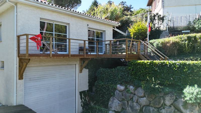 Terrasse en Douglas sur consoles