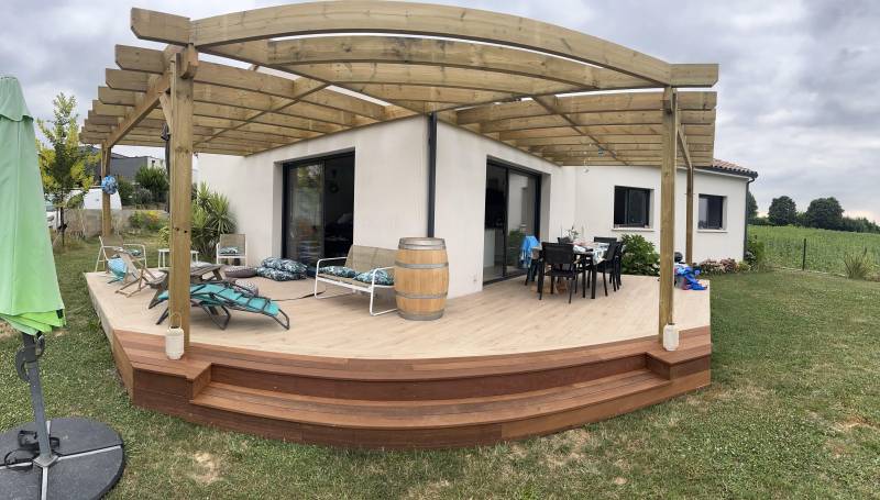 Création de marche en Pin pour une terrasse